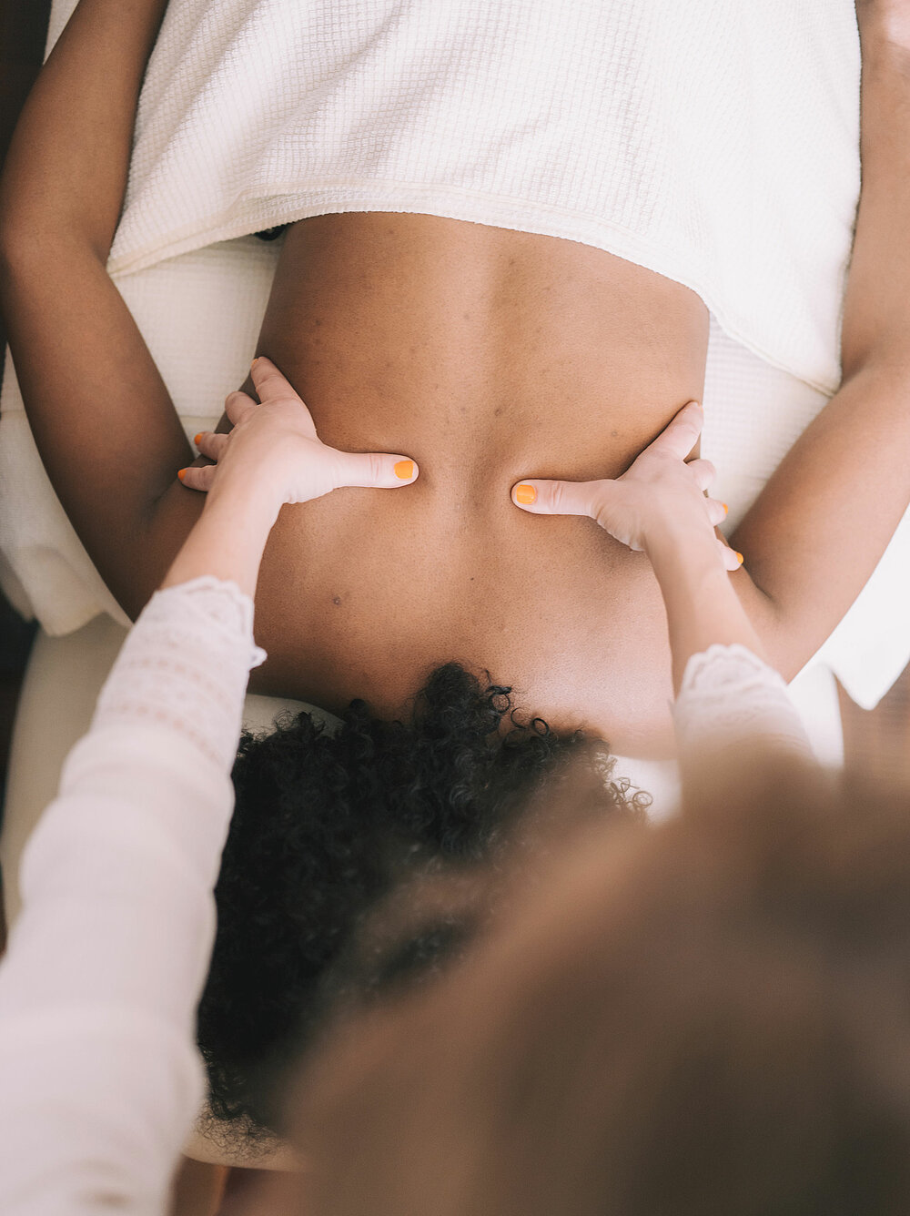 Woman enjoying a wellness treatment in the Hotel Enzian