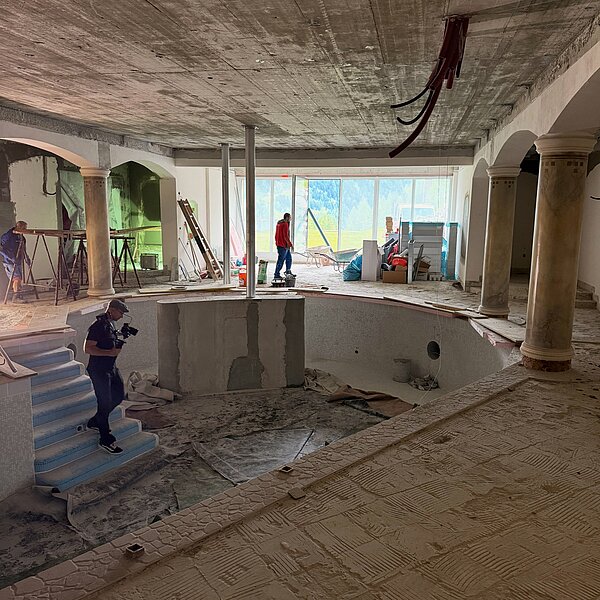 Unsere Baustelle wird immer prominenter - there is still ALOT to do, wir geben ALLES! XXL Whirlpool, Wellness-Clubbing, 2 neue Saunen, eine komplett neue Spa-Etage - das alles and more erwartet euch...
